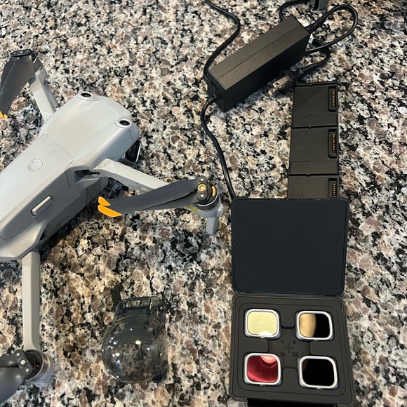 DJI air2s fly more bundle - Picture 7 of 11